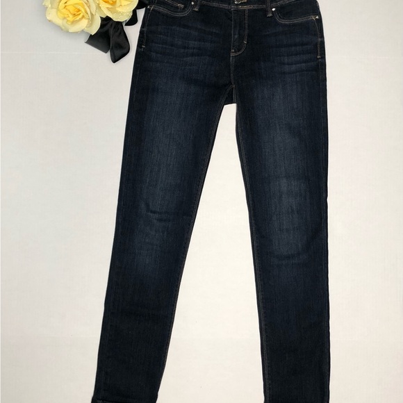 ⭐️NEW⭐️White House Black Market (WHBM) The Slim Leg Blue Jeans - Picture 2 of 10